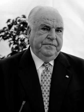 DR. HELMUT KOHL - BUNDESKANZLER A.D.  zur&uuml;ck &Uuml;bersicht  